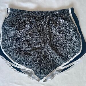 Nike Black and White Patterned Athletic Shorts - SZ Medium